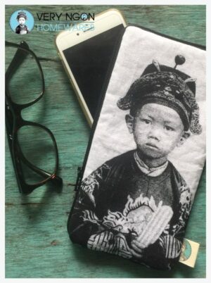 Phone pouch - Duy Tan on table