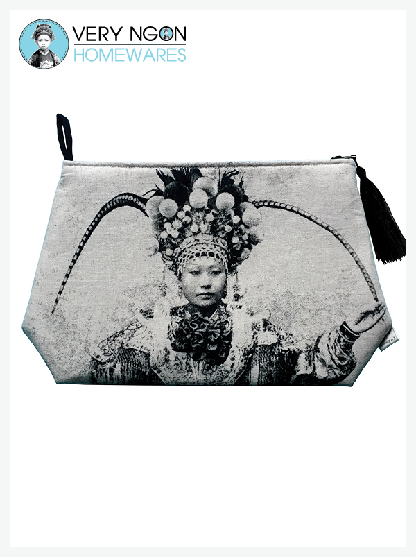 Travel Pouch - Large - Une Actrice Chinoise