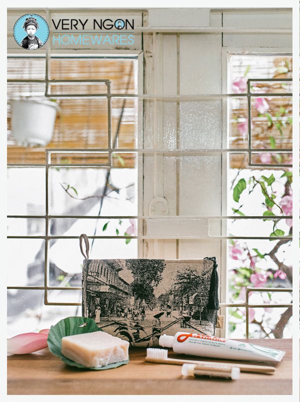 Travel pouch small - Rue Catinat - in situ