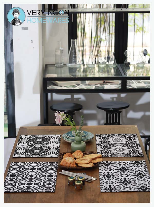 Placemats - Sol Anciennes on table